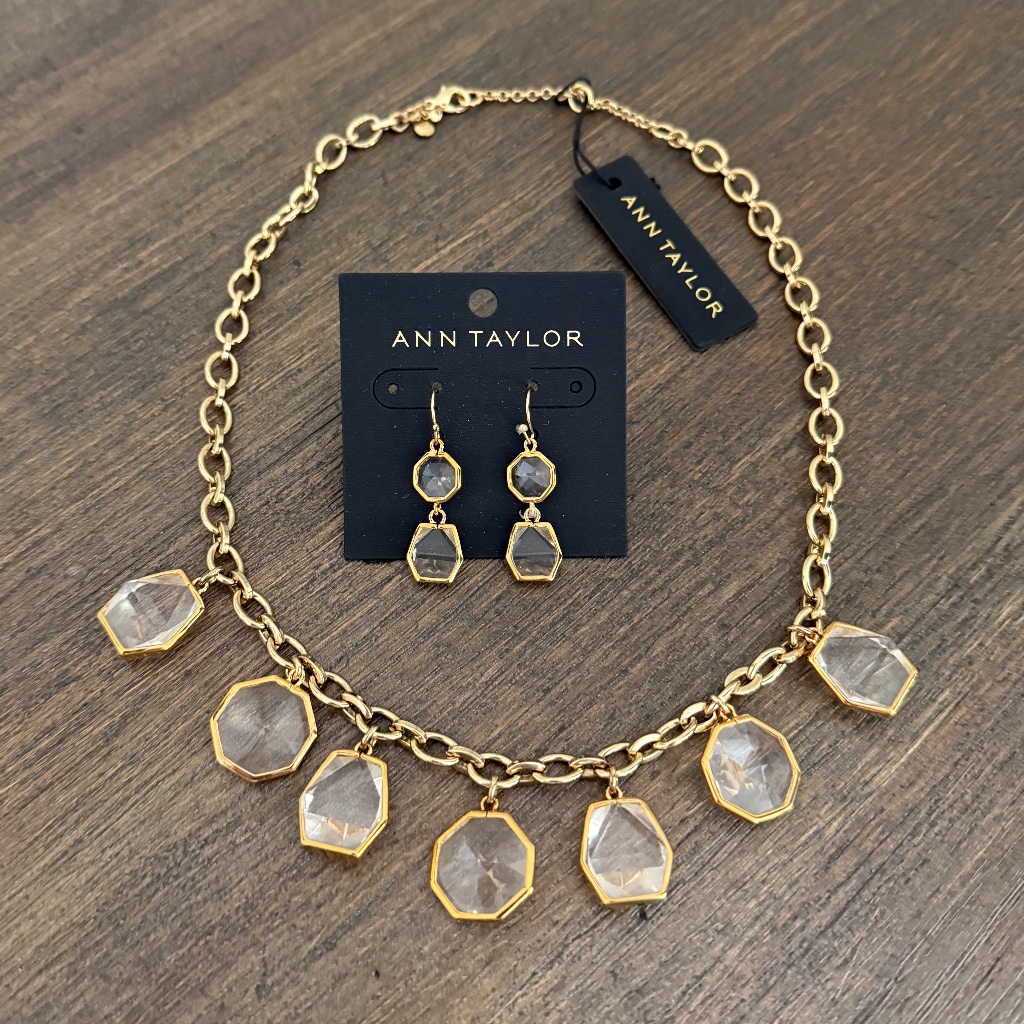 Gorgeous Jewelry Set - New 60$